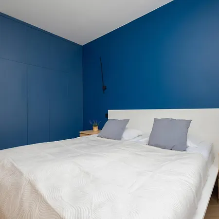 W Sercu Warszawy Biurko Do Pracy Zdalnej By Renters Apartment Warschau