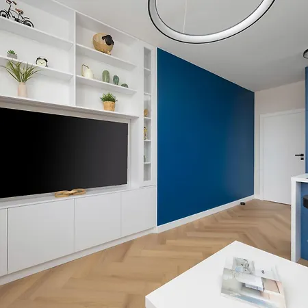 Apartament W Sercu Warszawy Biurko Do Pracy Zdalnej By Renters
