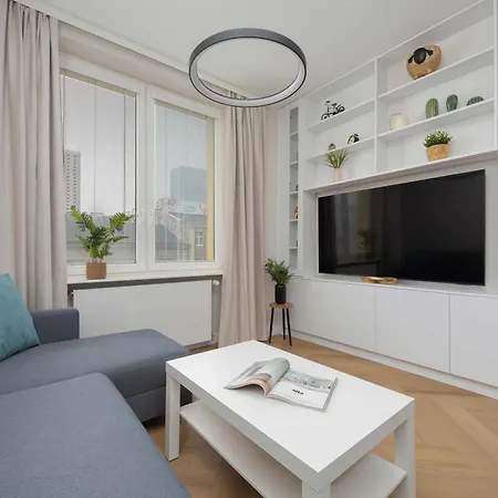 Apartament W Sercu Warszawy Biurko Do Pracy Zdalnej By Renters Warszawa