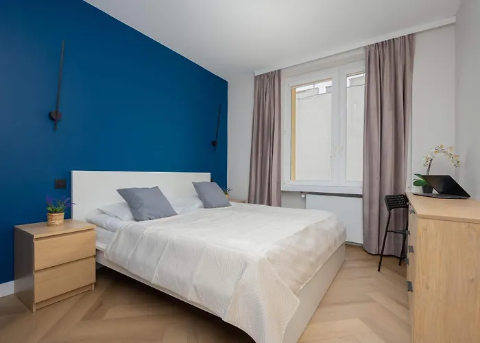 W Sercu Warszawy Biurko Do Pracy Zdalnej By Renters Apartment