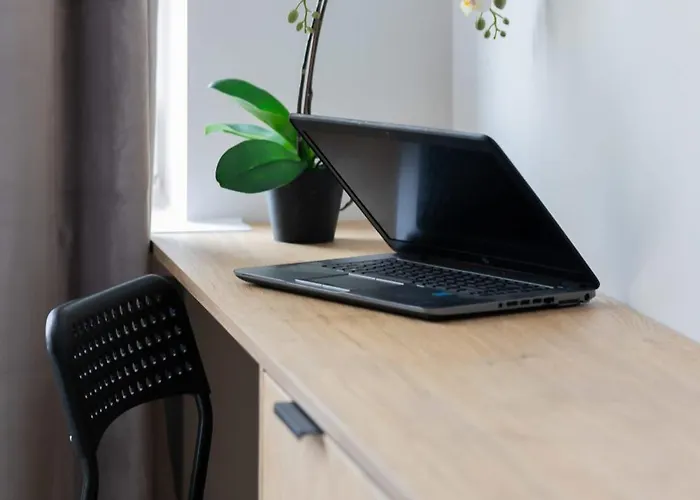 Apartment W Sercu Warszawy Biurko Do Pracy Zdalnej By Renters Warsaw