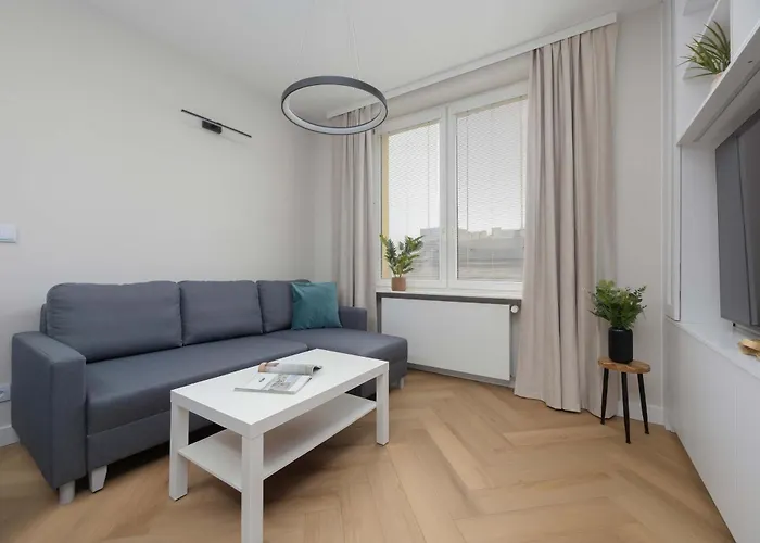 W Sercu Warszawy Biurko Do Pracy Zdalnej By Renters Apartment Warsaw