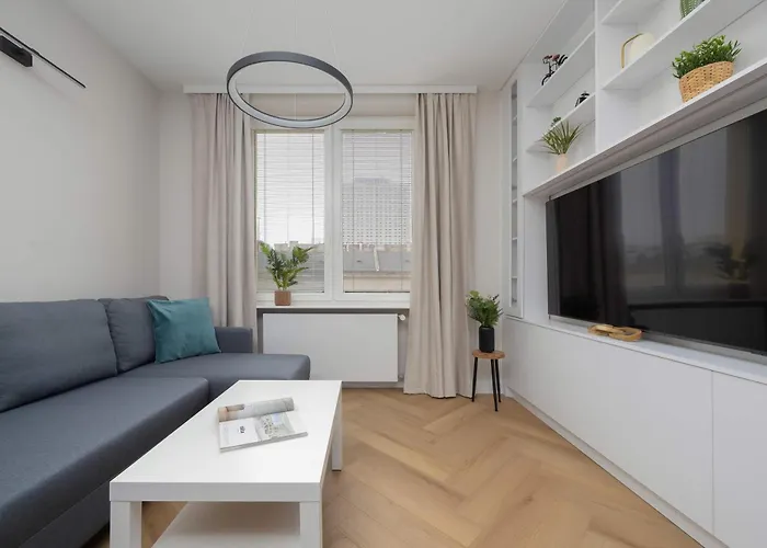 W Sercu Warszawy Biurko Do Pracy Zdalnej By Renters Warsaw